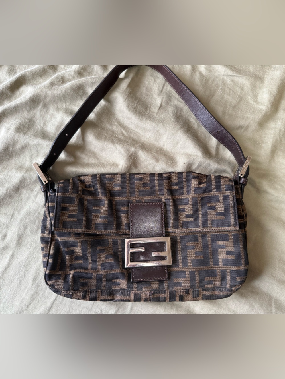 Vintage Y2K Fendi Baguette - Gem